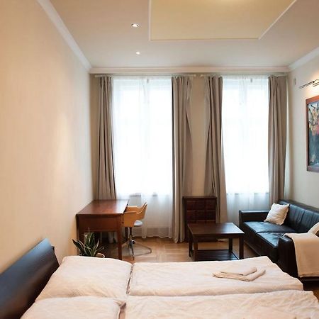 Velky Apartman Братислава Экстерьер фото