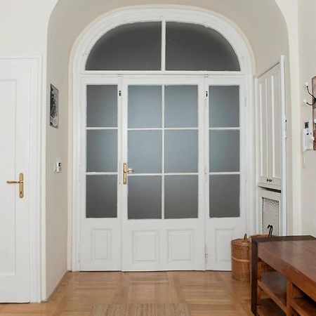 Velky Apartman Братислава Экстерьер фото
