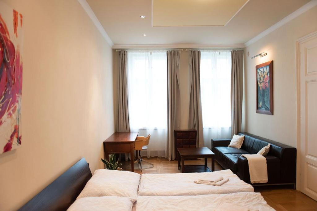 Velky Apartman Братислава Экстерьер фото