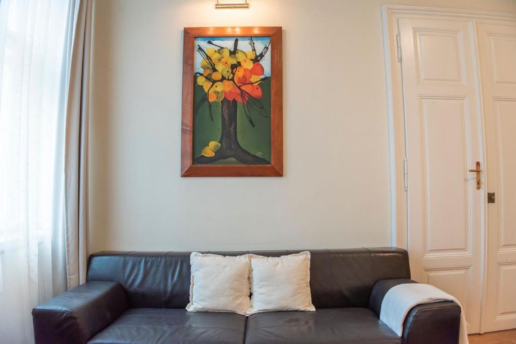 Velky Apartman Братислава Экстерьер фото