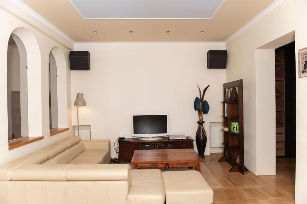 Velky Apartman Братислава Экстерьер фото