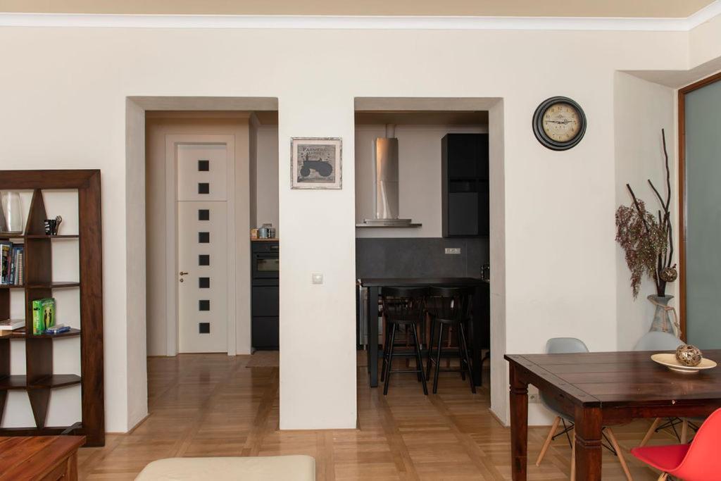 Velky Apartman Братислава Экстерьер фото