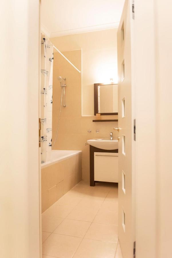 Velky Apartman Братислава Экстерьер фото