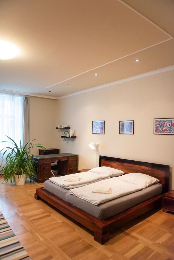 Velky Apartman Братислава Экстерьер фото