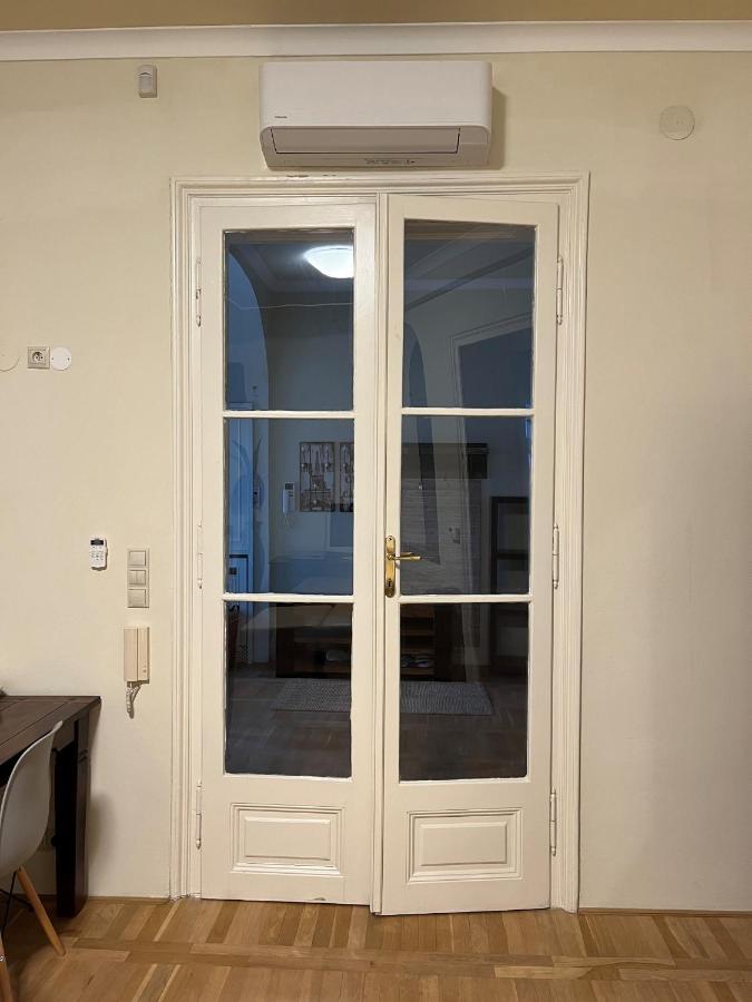 Velky Apartman Братислава Экстерьер фото